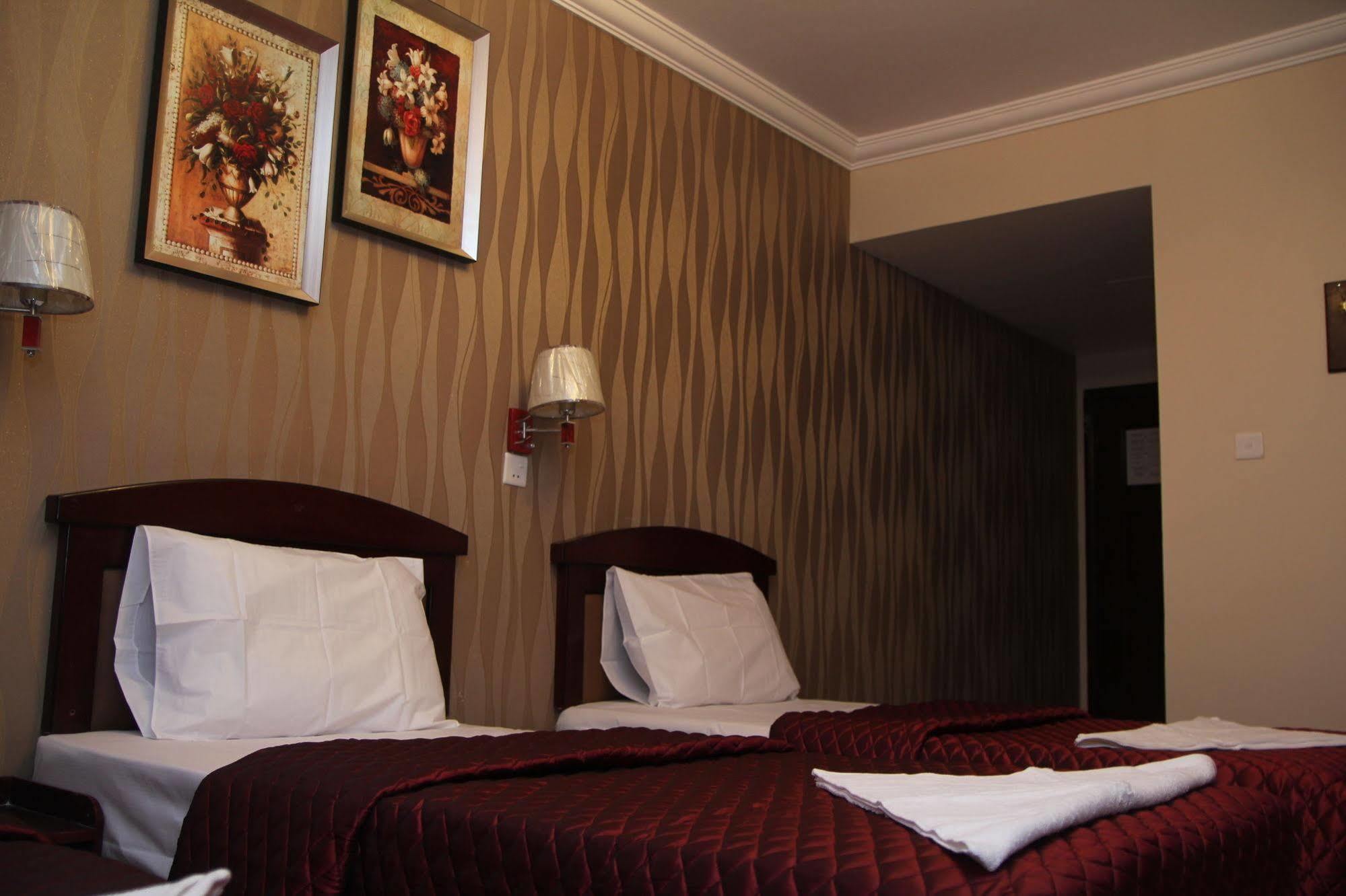 Sutchi Hotel Dubai Buitenkant foto