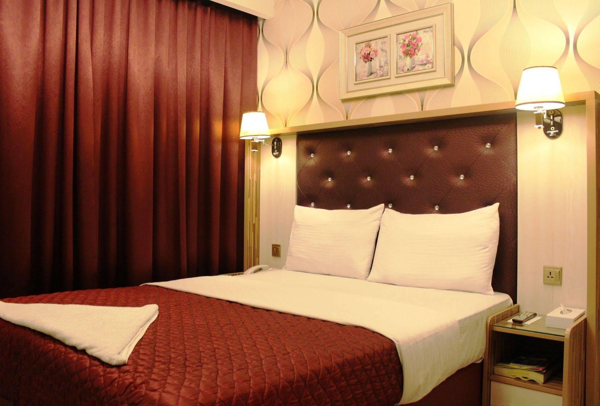 Sutchi Hotel Dubai Buitenkant foto