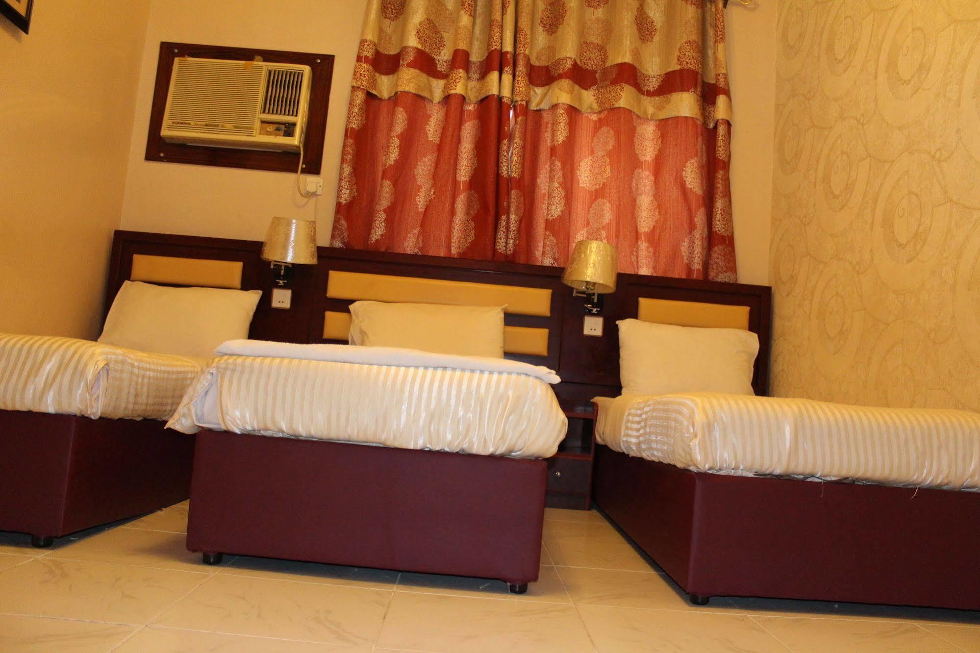 Sutchi Hotel Dubai Buitenkant foto